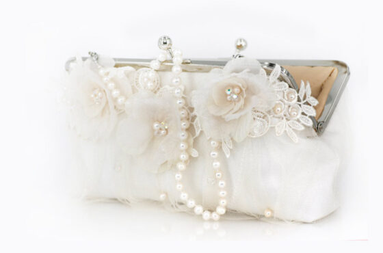 Cartera o clutch, el accesorio perfecto para la novia