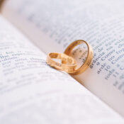 ¿Cómo elegir las alianzas de boda?